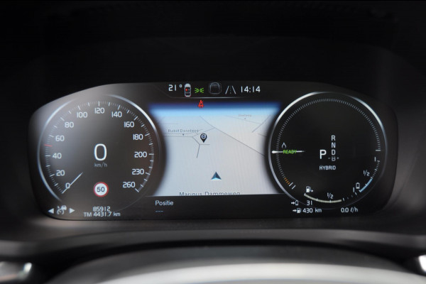 Volvo V60 T6 350PK Automaat Recharge AWD R-Design Long Range / Panoramadak / Trekhaak / Harman Kardon / 19'' velgen / Getint glas / Leder bekleed dashboard / Adaptive Cruise Control /  BLIS