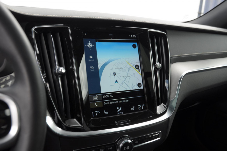 Volvo V60 T6 350PK Automaat Recharge AWD R-Design Long Range / Panoramadak / Trekhaak / Harman Kardon / 19'' velgen / Getint glas / Leder bekleed dashboard / Adaptive Cruise Control /  BLIS