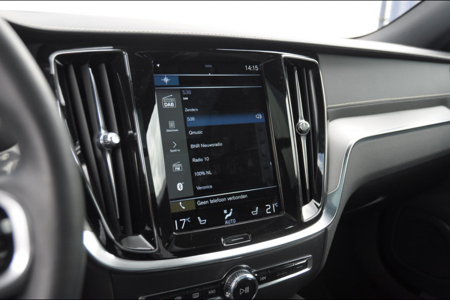 Volvo V60 T6 350PK Automaat Recharge AWD R-Design Long Range / Panoramadak / Trekhaak / Harman Kardon / 19'' velgen / Getint glas / Leder bekleed dashboard / Adaptive Cruise Control /  BLIS