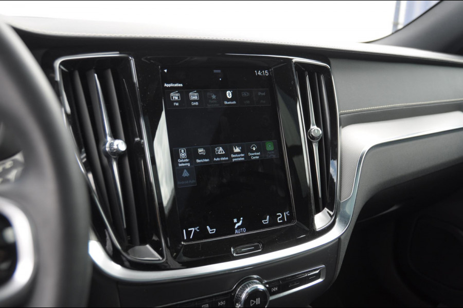 Volvo V60 T6 350PK Automaat Recharge AWD R-Design Long Range / Panoramadak / Trekhaak / Harman Kardon / 19'' velgen / Getint glas / Leder bekleed dashboard / Adaptive Cruise Control /  BLIS