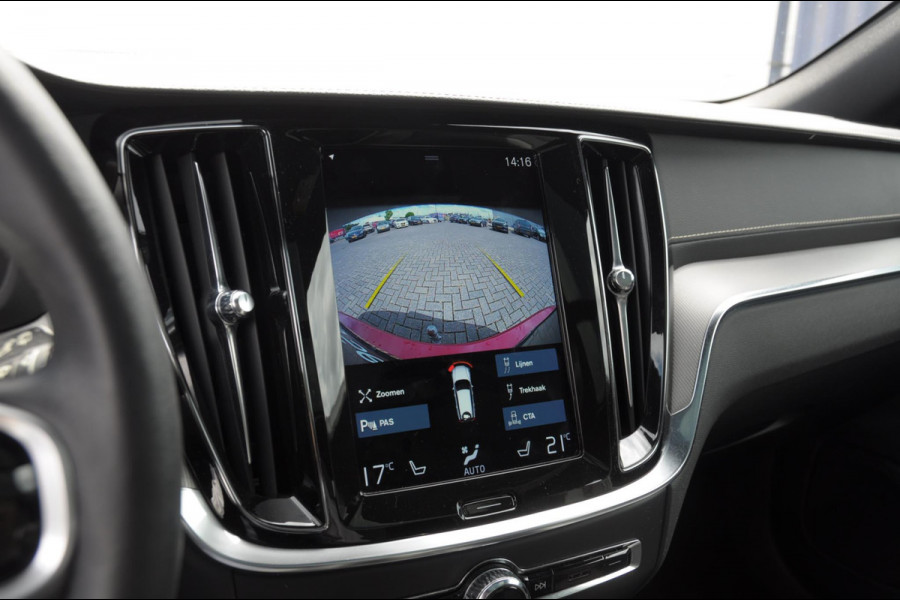 Volvo V60 T6 350PK Automaat Recharge AWD R-Design Long Range / Panoramadak / Trekhaak / Harman Kardon / 19'' velgen / Getint glas / Leder bekleed dashboard / Adaptive Cruise Control /  BLIS