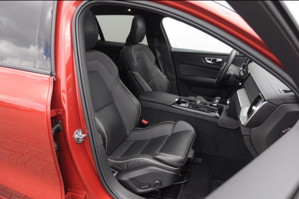 Volvo V60 T6 350PK Automaat Recharge AWD R-Design Long Range / Panoramadak / Trekhaak / Harman Kardon / 19'' velgen / Getint glas / Leder bekleed dashboard / Adaptive Cruise Control /  BLIS