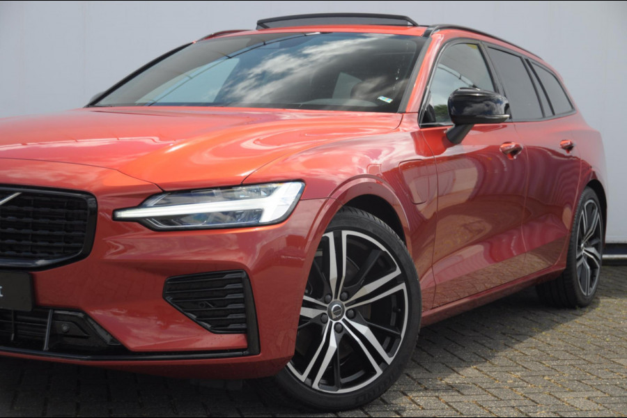 Volvo V60 T6 350PK Automaat Recharge AWD R-Design Long Range / Panoramadak / Trekhaak / Harman Kardon / 19'' velgen / Getint glas / Leder bekleed dashboard / Adaptive Cruise Control /  BLIS