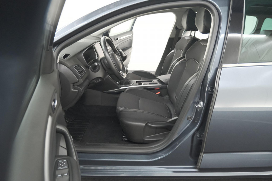 Renault Mégane Estate TCe 140 Intens | 1.700 KG Trekgewicht | Trekhaak | Camera | Head-Up Display | Dodehoekdetectie