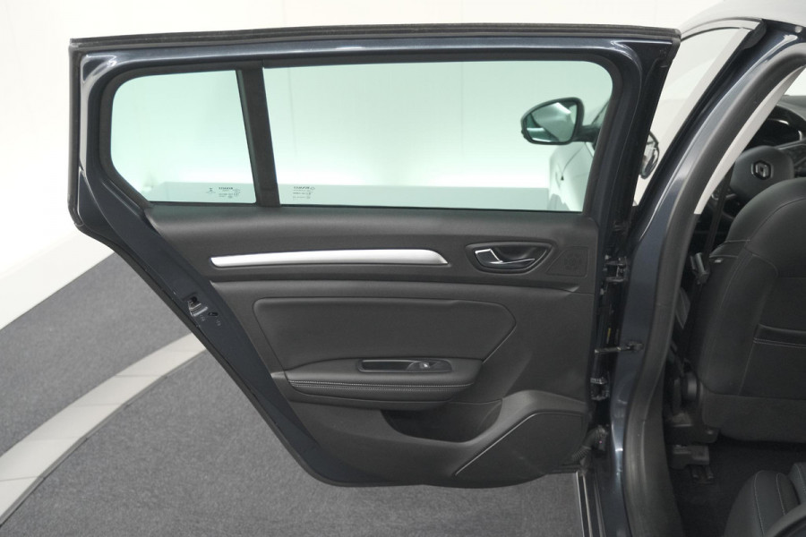 Renault Mégane Estate TCe 140 Intens | 1.700 KG Trekgewicht | Trekhaak | Camera | Head-Up Display | Dodehoekdetectie