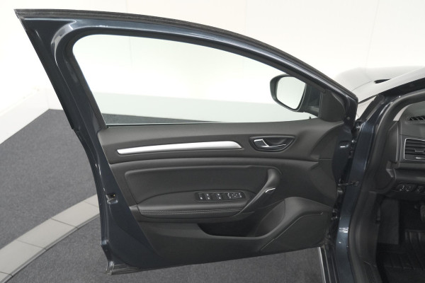 Renault Mégane Estate TCe 140 Intens | 1.700 KG Trekgewicht | Trekhaak | Camera | Head-Up Display | Dodehoekdetectie
