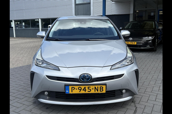 Toyota Prius 1.8 Dynamic HEV | BTW Auto | Stoelverwarming | Head-Up | Camera | Dodehoeksensoren |