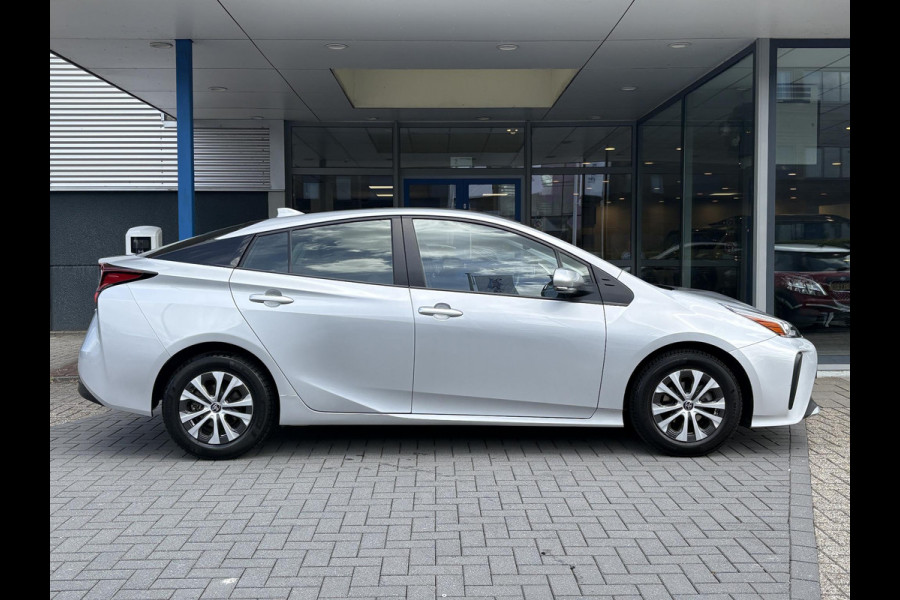 Toyota Prius 1.8 Dynamic HEV | BTW Auto | Stoelverwarming | Head-Up | Camera | Dodehoeksensoren |