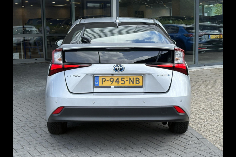 Toyota Prius 1.8 Dynamic HEV | BTW Auto | Stoelverwarming | Head-Up | Camera | Dodehoeksensoren |