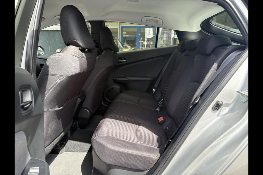 Toyota Prius 1.8 Dynamic HEV | BTW Auto | Stoelverwarming | Head-Up | Camera | Dodehoeksensoren |
