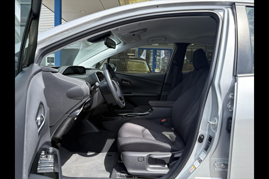Toyota Prius 1.8 Dynamic HEV | BTW Auto | Stoelverwarming | Head-Up | Camera | Dodehoeksensoren |