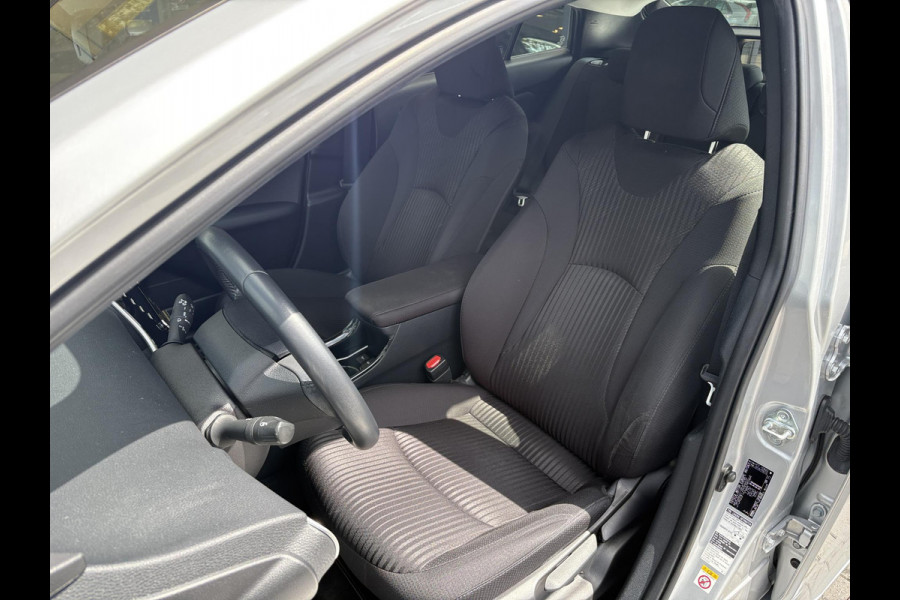 Toyota Prius 1.8 Dynamic HEV | BTW Auto | Stoelverwarming | Head-Up | Camera | Dodehoeksensoren |