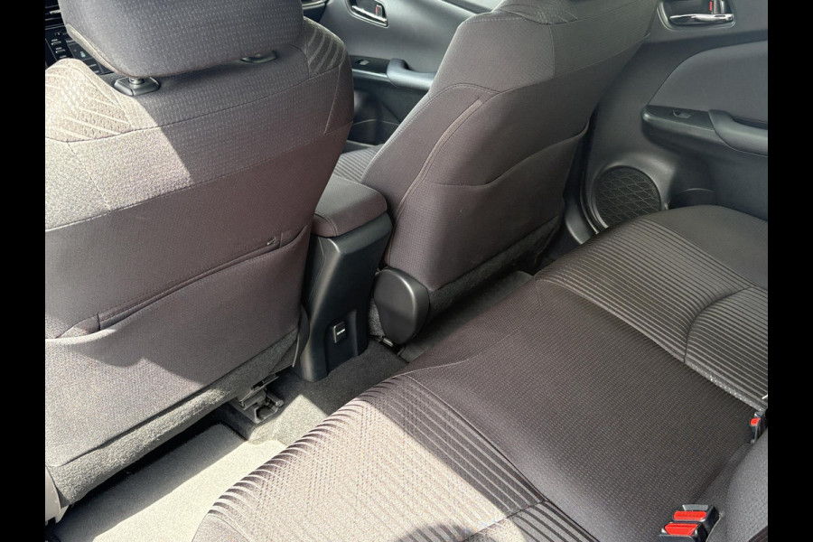 Toyota Prius 1.8 Dynamic HEV | BTW Auto | Stoelverwarming | Head-Up | Camera | Dodehoeksensoren |