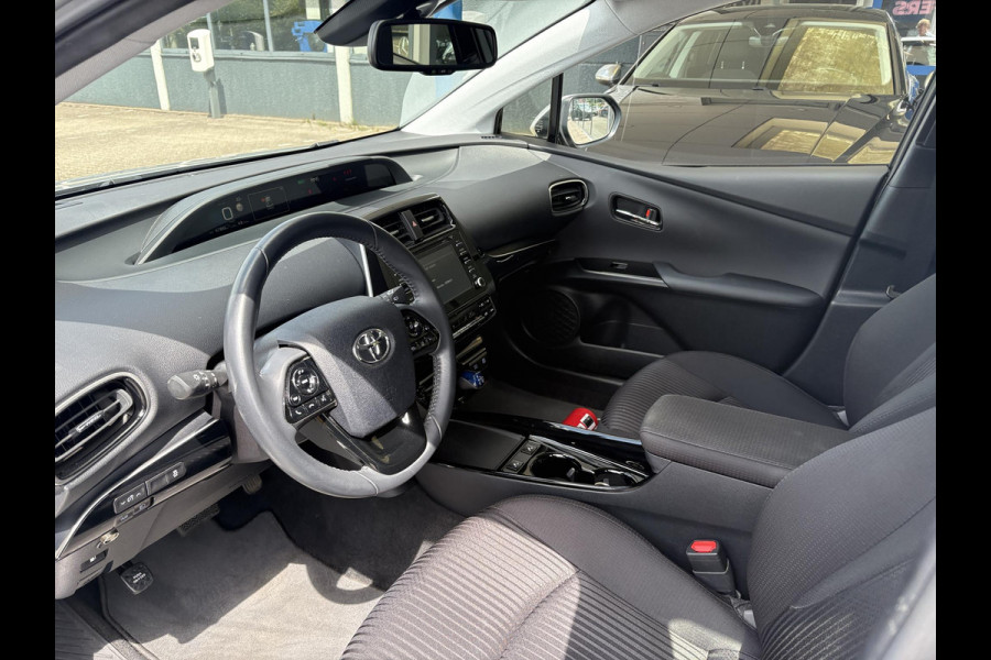 Toyota Prius 1.8 Dynamic HEV | BTW Auto | Stoelverwarming | Head-Up | Camera | Dodehoeksensoren |