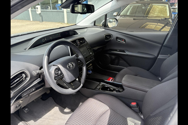 Toyota Prius 1.8 Dynamic HEV | BTW Auto | Stoelverwarming | Head-Up | Camera | Dodehoeksensoren |