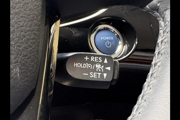 Toyota Prius 1.8 Dynamic HEV | BTW Auto | Stoelverwarming | Head-Up | Camera | Dodehoeksensoren |
