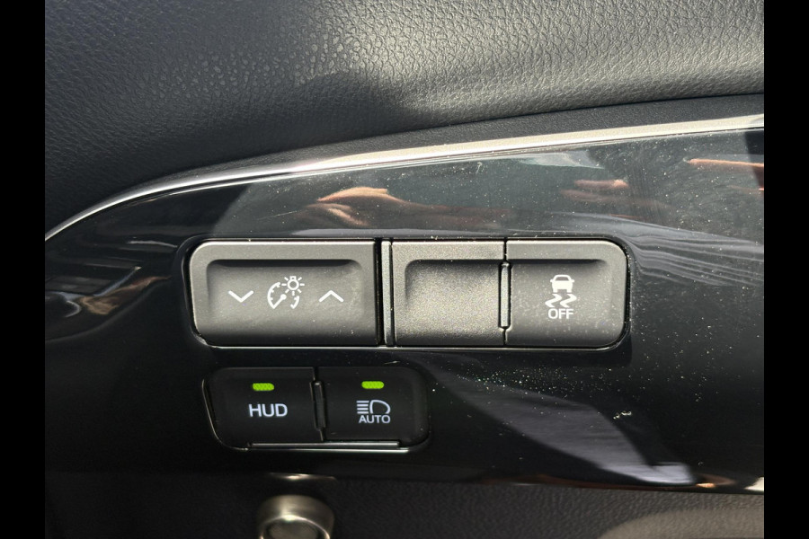 Toyota Prius 1.8 Dynamic HEV | BTW Auto | Stoelverwarming | Head-Up | Camera | Dodehoeksensoren |
