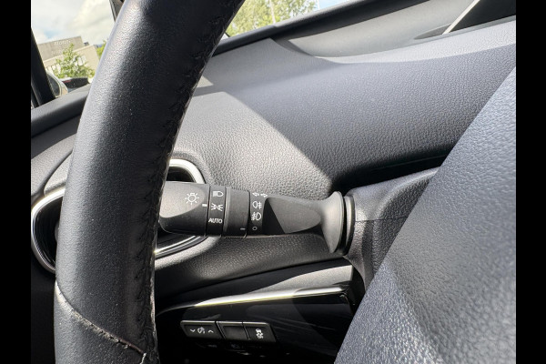 Toyota Prius 1.8 Dynamic HEV | BTW Auto | Stoelverwarming | Head-Up | Camera | Dodehoeksensoren |