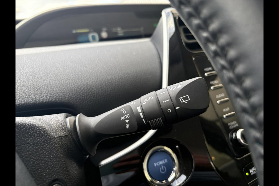Toyota Prius 1.8 Dynamic HEV | BTW Auto | Stoelverwarming | Head-Up | Camera | Dodehoeksensoren |