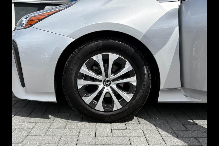 Toyota Prius 1.8 Dynamic HEV | BTW Auto | Stoelverwarming | Head-Up | Camera | Dodehoeksensoren |