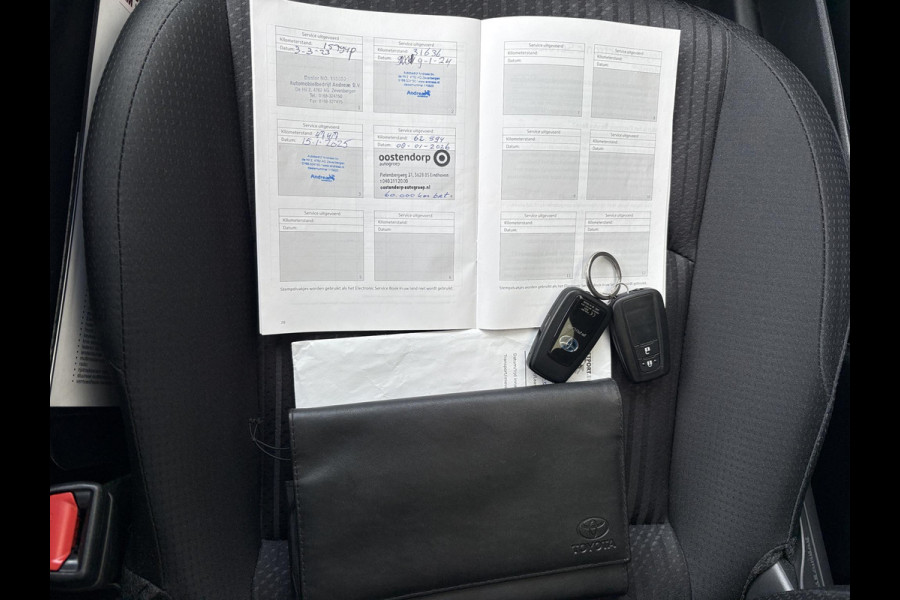 Toyota Prius 1.8 Dynamic HEV | BTW Auto | Stoelverwarming | Head-Up | Camera | Dodehoeksensoren |