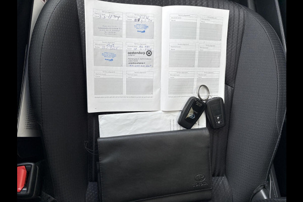Toyota Prius 1.8 Dynamic HEV | BTW Auto | Stoelverwarming | Head-Up | Camera | Dodehoeksensoren |
