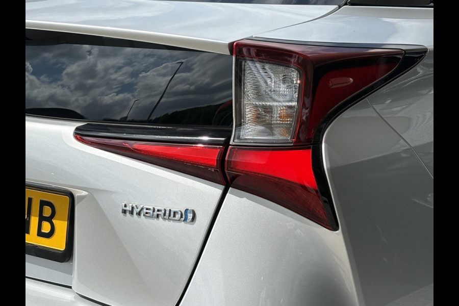Toyota Prius 1.8 Dynamic HEV | BTW Auto | Stoelverwarming | Head-Up | Camera | Dodehoeksensoren |