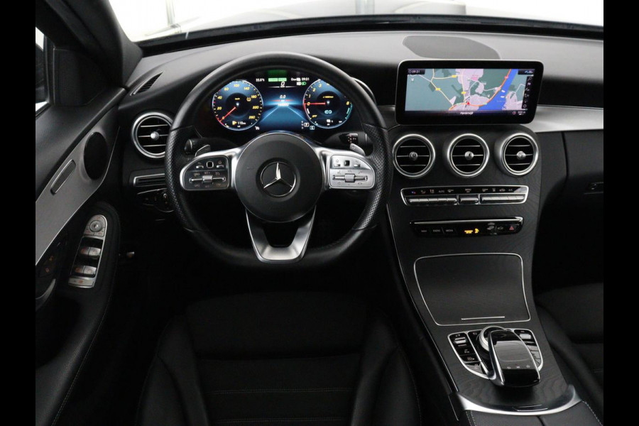 Mercedes-Benz C-Klasse 300e Business Solution AMG Limited | SOH 82,2% | 360 Camera | Stoelverwarming | Leder/Alcantara | Carplay | Matrix LED | Navigatie | Cruise control | Park Assist | Sfeerverlichting | PHEV | Plug In