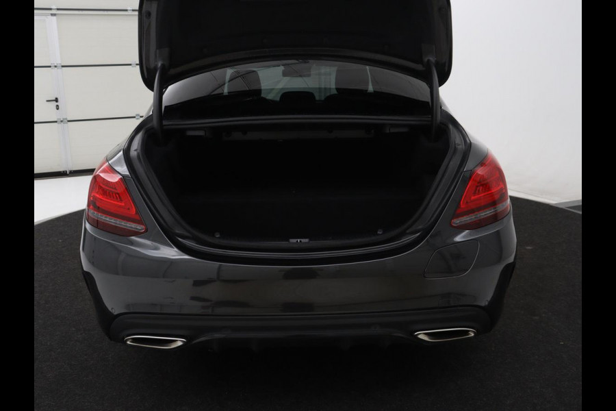 Mercedes-Benz C-Klasse 300e Business Solution AMG Limited | SOH 82,2% | 360 Camera | Stoelverwarming | Leder/Alcantara | Carplay | Matrix LED | Navigatie | Cruise control | Park Assist | Sfeerverlichting | PHEV | Plug In