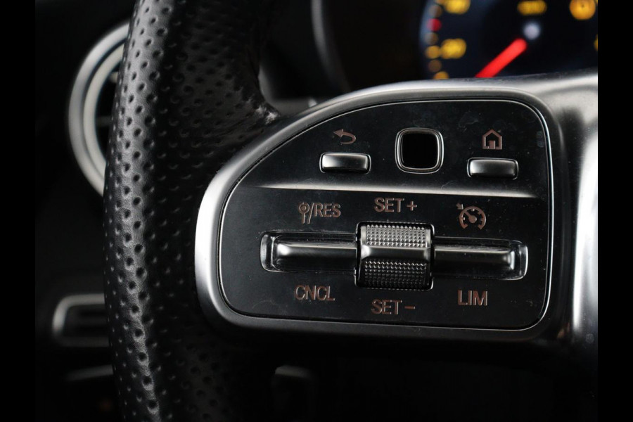 Mercedes-Benz C-Klasse 300e Business Solution AMG Limited | SOH 82,2% | 360 Camera | Stoelverwarming | Leder/Alcantara | Carplay | Matrix LED | Navigatie | Cruise control | Park Assist | Sfeerverlichting | PHEV | Plug In