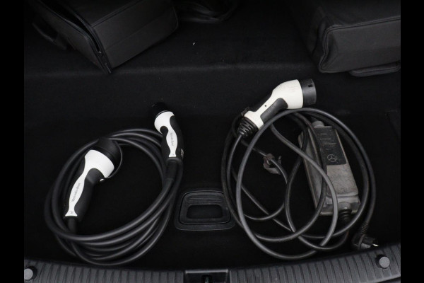 Mercedes-Benz C-Klasse 300e Business Solution AMG Limited | SOH 82,2% | 360 Camera | Stoelverwarming | Leder/Alcantara | Carplay | Matrix LED | Navigatie | Cruise control | Park Assist | Sfeerverlichting | PHEV | Plug In