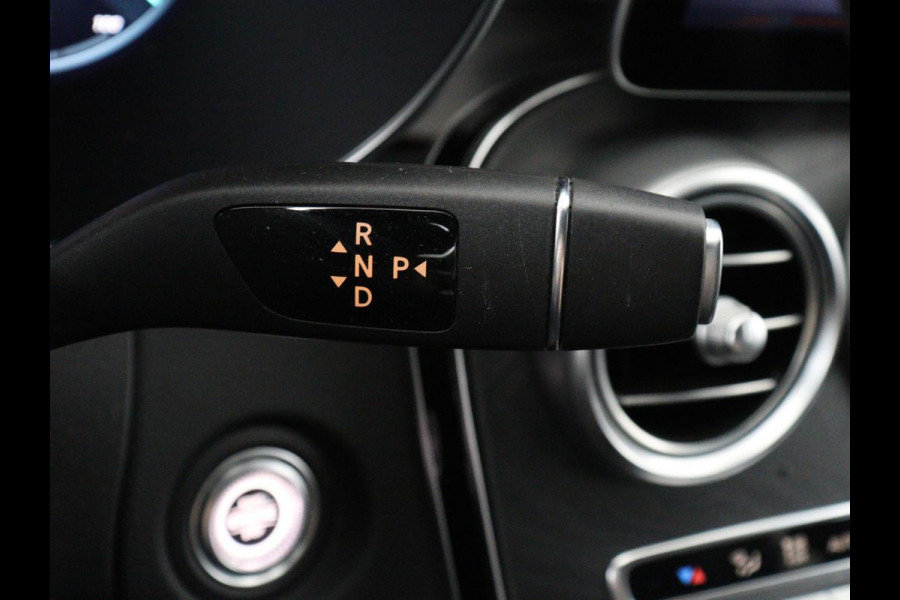 Mercedes-Benz C-Klasse 300e Business Solution AMG Limited | SOH 82,2% | 360 Camera | Stoelverwarming | Leder/Alcantara | Carplay | Matrix LED | Navigatie | Cruise control | Park Assist | Sfeerverlichting | PHEV | Plug In