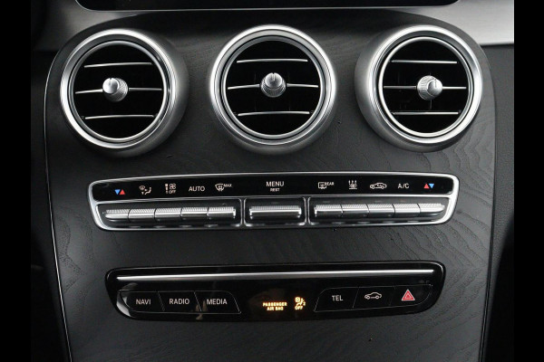 Mercedes-Benz C-Klasse 300e Business Solution AMG Limited | SOH 82,2% | 360 Camera | Stoelverwarming | Leder/Alcantara | Carplay | Matrix LED | Navigatie | Cruise control | Park Assist | Sfeerverlichting | PHEV | Plug In