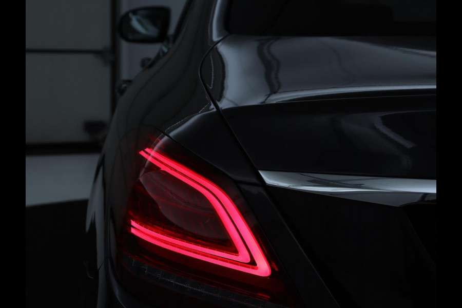Mercedes-Benz C-Klasse 300e Business Solution AMG Limited | SOH 82,2% | 360 Camera | Stoelverwarming | Leder/Alcantara | Carplay | Matrix LED | Navigatie | Cruise control | Park Assist | Sfeerverlichting | PHEV | Plug In