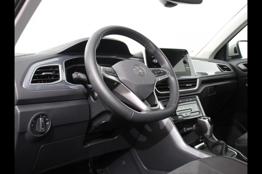 Volkswagen T-Roc 1.5 TSI Style Navigatie Apple Carplay/Android Auto Camera Parkeersensoren Adaptieve Cruise Control Dodehoek Assistent Elektrische achterklep Stoel- en stuurverwarming Full Led Climate Control Lichtmetalen velgen