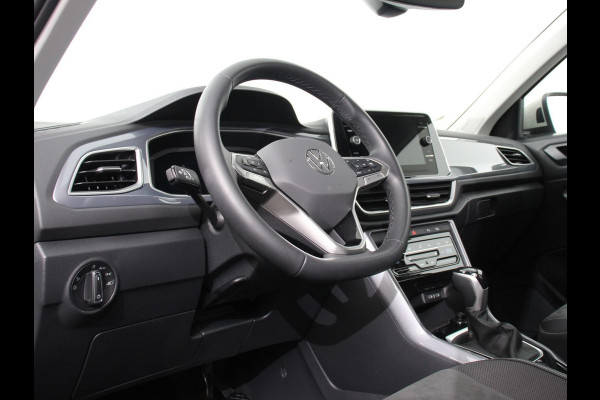 Volkswagen T-Roc 1.5 TSI Style Navigatie Apple Carplay/Android Auto Camera Parkeersensoren Adaptieve Cruise Control Dodehoek Assistent Elektrische achterklep Stoel- en stuurverwarming Full Led Climate Control Lichtmetalen velgen