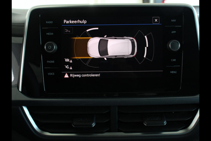 Volkswagen T-Roc 1.5 TSI Style Navigatie Apple Carplay/Android Auto Camera Parkeersensoren Adaptieve Cruise Control Dodehoek Assistent Elektrische achterklep Stoel- en stuurverwarming Full Led Climate Control Lichtmetalen velgen