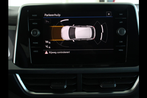 Volkswagen T-Roc 1.5 TSI Style Navigatie Apple Carplay/Android Auto Camera Parkeersensoren Adaptieve Cruise Control Dodehoek Assistent Elektrische achterklep Stoel- en stuurverwarming Full Led Climate Control Lichtmetalen velgen