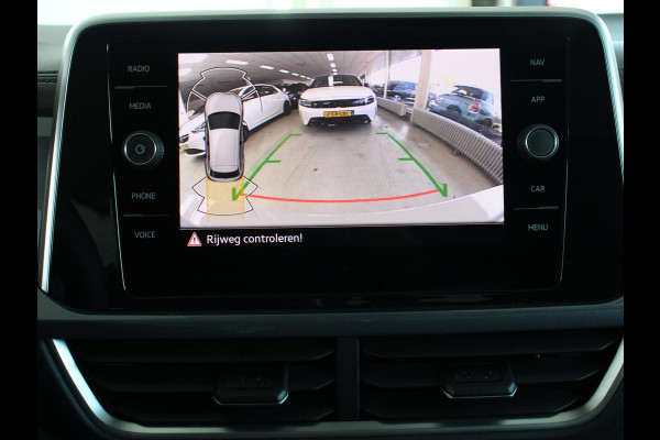 Volkswagen T-Roc 1.5 TSI Style Navigatie Apple Carplay/Android Auto Camera Parkeersensoren Adaptieve Cruise Control Dodehoek Assistent Elektrische achterklep Stoel- en stuurverwarming Full Led Climate Control Lichtmetalen velgen