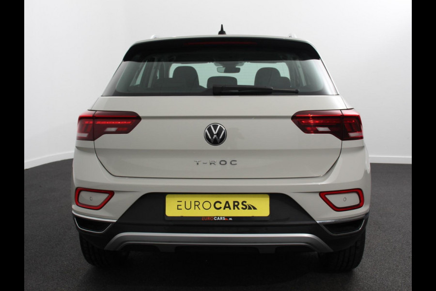 Volkswagen T-Roc 1.5 TSI Style Navigatie Apple Carplay/Android Auto Camera Parkeersensoren Adaptieve Cruise Control Dodehoek Assistent Elektrische achterklep Stoel- en stuurverwarming Full Led Climate Control Lichtmetalen velgen