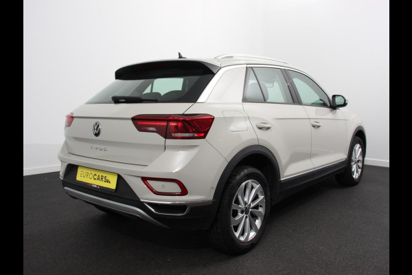 Volkswagen T-Roc 1.5 TSI Style Navigatie Apple Carplay/Android Auto Camera Parkeersensoren Adaptieve Cruise Control Dodehoek Assistent Elektrische achterklep Stoel- en stuurverwarming Full Led Climate Control Lichtmetalen velgen