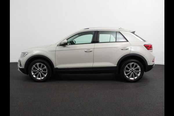 Volkswagen T-Roc 1.5 TSI Style Navigatie Apple Carplay/Android Auto Camera Parkeersensoren Adaptieve Cruise Control Dodehoek Assistent Elektrische achterklep Stoel- en stuurverwarming Full Led Climate Control Lichtmetalen velgen