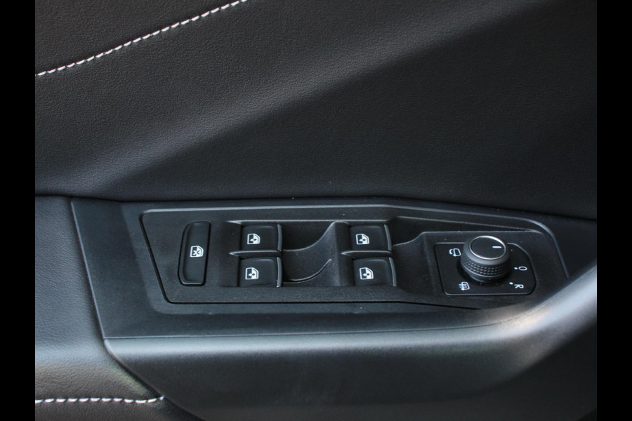 Volkswagen T-Roc 1.5 TSI Style Navigatie Apple Carplay/Android Auto Camera Parkeersensoren Adaptieve Cruise Control Dodehoek Assistent Elektrische achterklep Stoel- en stuurverwarming Full Led Climate Control Lichtmetalen velgen