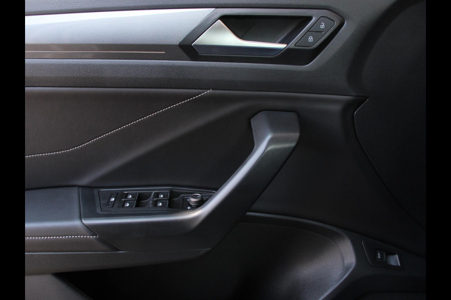 Volkswagen T-Roc 1.5 TSI Style Navigatie Apple Carplay/Android Auto Camera Parkeersensoren Adaptieve Cruise Control Dodehoek Assistent Elektrische achterklep Stoel- en stuurverwarming Full Led Climate Control Lichtmetalen velgen