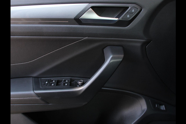 Volkswagen T-Roc 1.5 TSI Style Navigatie Apple Carplay/Android Auto Camera Parkeersensoren Adaptieve Cruise Control Dodehoek Assistent Elektrische achterklep Stoel- en stuurverwarming Full Led Climate Control Lichtmetalen velgen