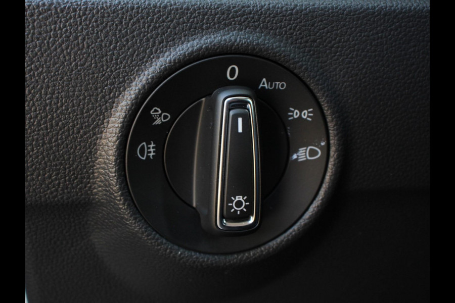 Volkswagen T-Roc 1.5 TSI Style Navigatie Apple Carplay/Android Auto Camera Parkeersensoren Adaptieve Cruise Control Dodehoek Assistent Elektrische achterklep Stoel- en stuurverwarming Full Led Climate Control Lichtmetalen velgen