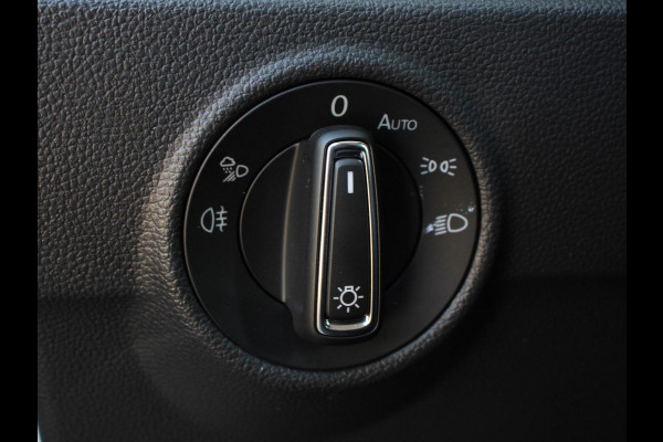 Volkswagen T-Roc 1.5 TSI Style Navigatie Apple Carplay/Android Auto Camera Parkeersensoren Adaptieve Cruise Control Dodehoek Assistent Elektrische achterklep Stoel- en stuurverwarming Full Led Climate Control Lichtmetalen velgen