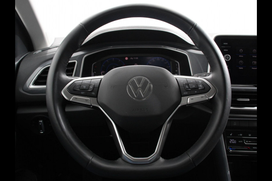 Volkswagen T-Roc 1.5 TSI Style Navigatie Apple Carplay/Android Auto Camera Parkeersensoren Adaptieve Cruise Control Dodehoek Assistent Elektrische achterklep Stoel- en stuurverwarming Full Led Climate Control Lichtmetalen velgen