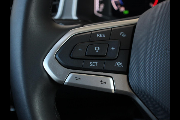 Volkswagen T-Roc 1.5 TSI Style Navigatie Apple Carplay/Android Auto Camera Parkeersensoren Adaptieve Cruise Control Dodehoek Assistent Elektrische achterklep Stoel- en stuurverwarming Full Led Climate Control Lichtmetalen velgen