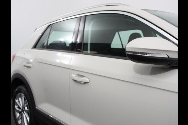 Volkswagen T-Roc 1.5 TSI Style Navigatie Apple Carplay/Android Auto Camera Parkeersensoren Adaptieve Cruise Control Dodehoek Assistent Elektrische achterklep Stoel- en stuurverwarming Full Led Climate Control Lichtmetalen velgen